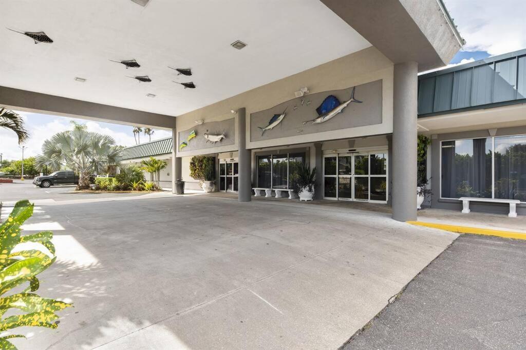 Апарт отель Bay Breeze South Bradenton Экстерьер фото