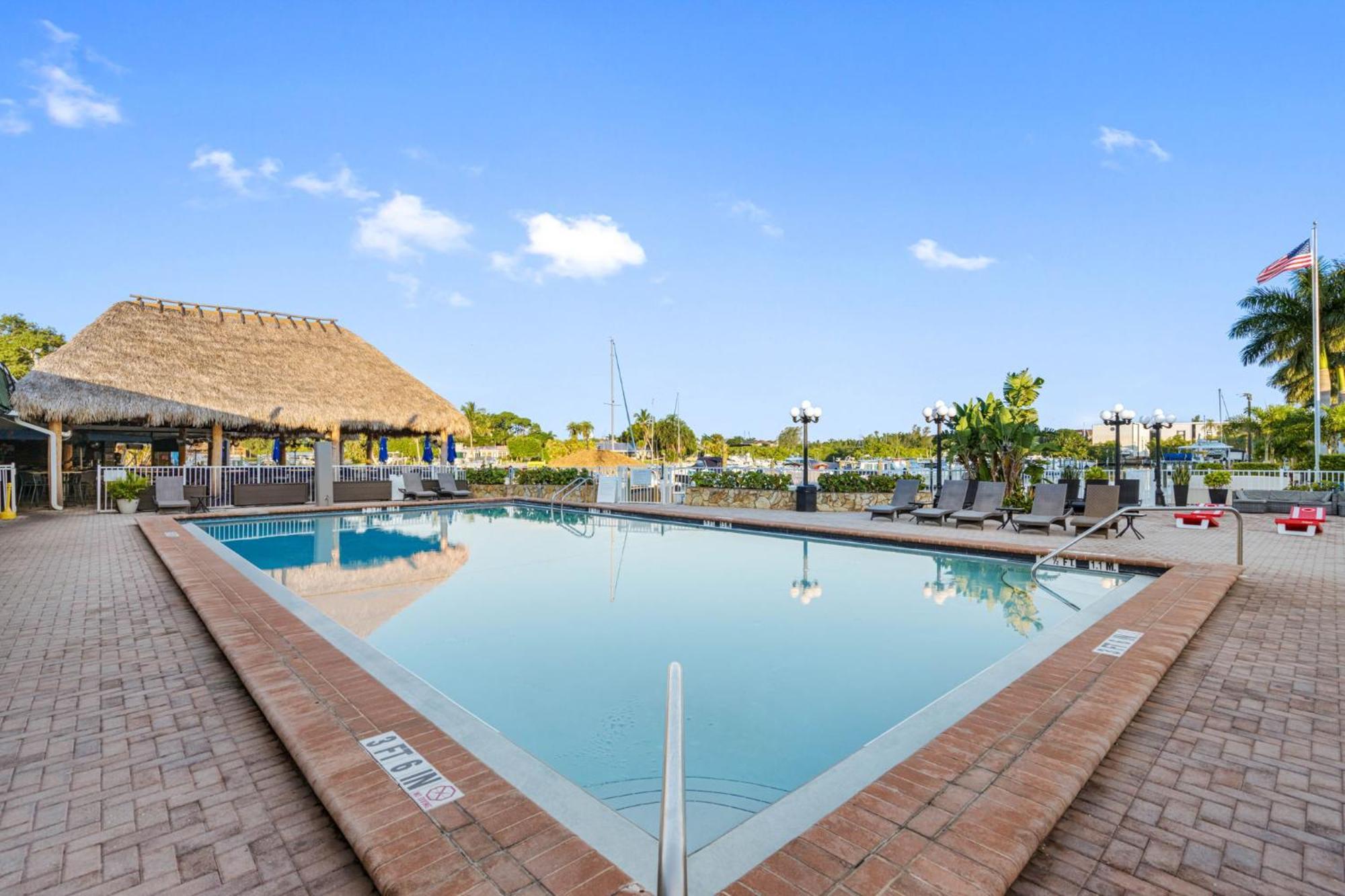 Апарт отель Bay Breeze South Bradenton Экстерьер фото