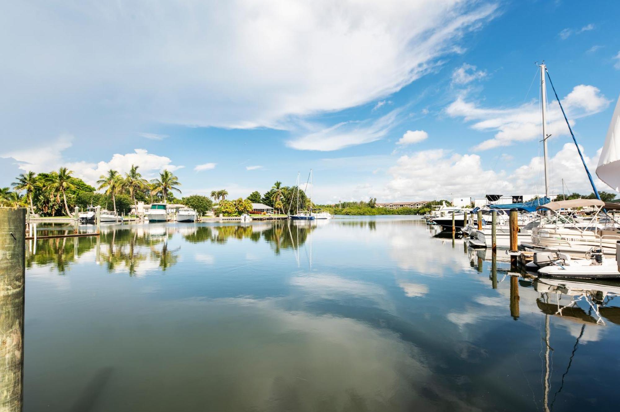 Апарт отель Bay Breeze South Bradenton Экстерьер фото