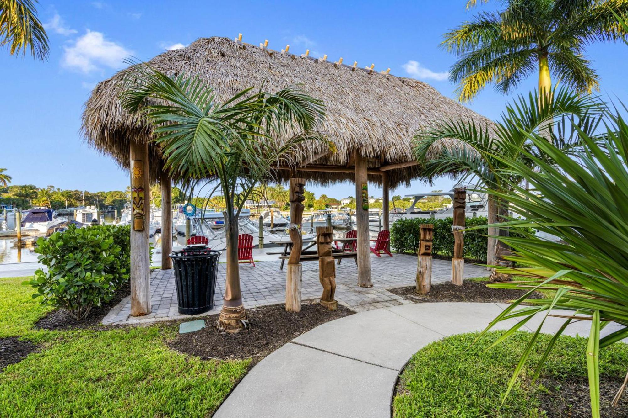 Апарт отель Bay Breeze South Bradenton Экстерьер фото