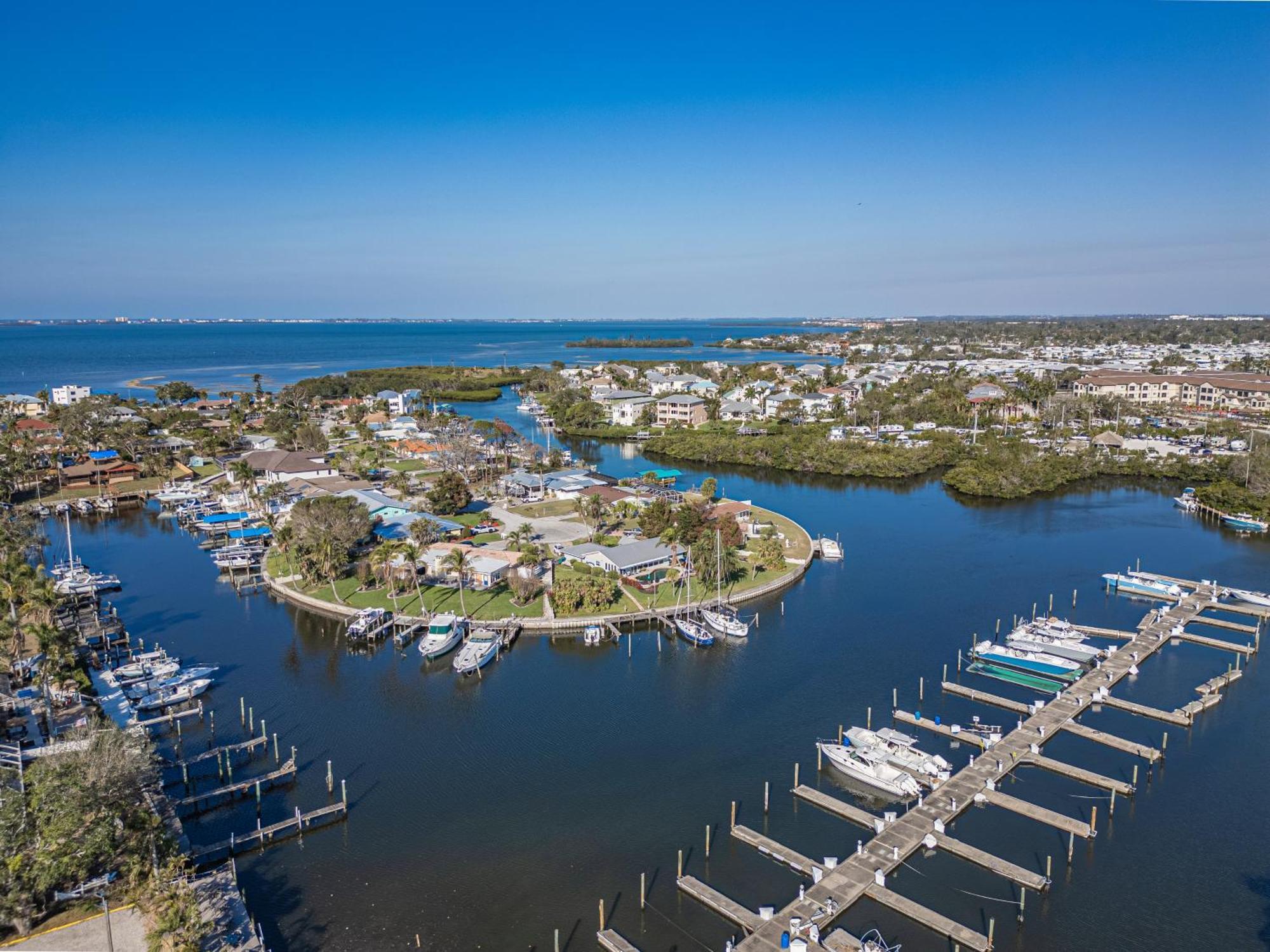 Апарт отель Bay Breeze South Bradenton Экстерьер фото
